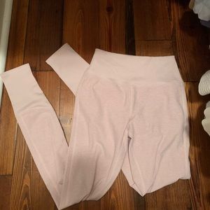 Worn once alo lounge leggings in heather pink color